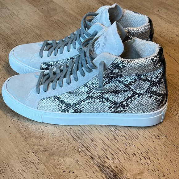 P448 John Side Zip White Snake Python Distressed Women's 39 - Picture 3 of 9